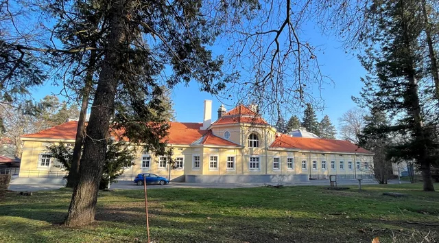 Голямата баня на Банкя откъм парка, след реставрацията.