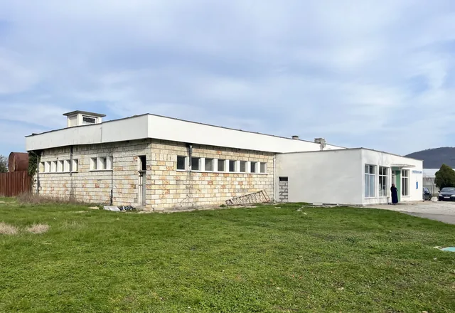 Сградата на Кортенските минерални бани, гледана отзад.