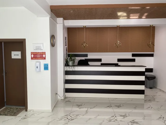 Рецепцията на банята.