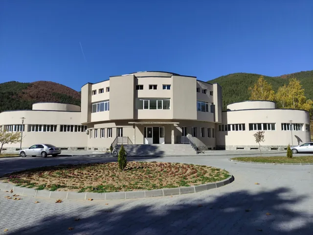 Основно ремонтираната сграда на общинската баня в Якоруда.