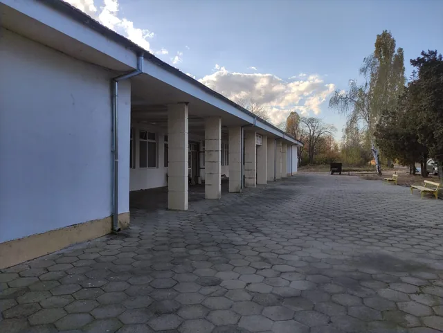 Колонадата на банята в перспектива.
