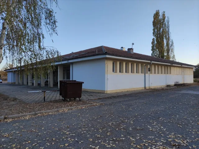 Сградата на минералните бани „Овощник“.